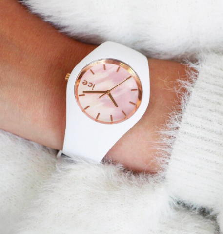 绝美贝壳光 Ice-Watch ICE pearl - White Pink (RM409) >> 链接 珍珠贝母表盘在光线照射下会展现灵动色泽和光晕,优雅又不失减龄感!
