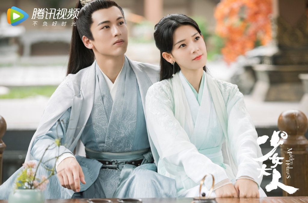 本季豆瓣评分最高必追小甜剧 TOP 8:《少女大人》6.7分 近期评价还算不错的一部古装甜宠剧~剧情讲述惨遭灭门的苏瓷隐姓埋名、女扮男装,孤身前往京城追查家族案件的真相。 过程中她邂逅了化名裴昭、智商超群的齐王,此外还结识了飞云山庄少庄主谢北溟和毒王之女董如双。四人结成探案小分队一路侦破大大小小的案件,但危险也逐步临近…