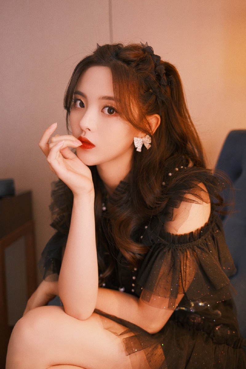 9月份明星网络势力排行榜 TOP 9 :杨超越 本年度8-9月份杨超越的作品接连播出霸屏,其中包括和许魏洲主演的甜宠剧《仲夏满天星》、和徐开骋合作的古装玄幻甜宠剧《且听凤鸣》、以及特别出演的《长安诺》~自嘲「干啥啥不行和老板吵架第一名」的小可爱杨超越明明就很行吖(笑)