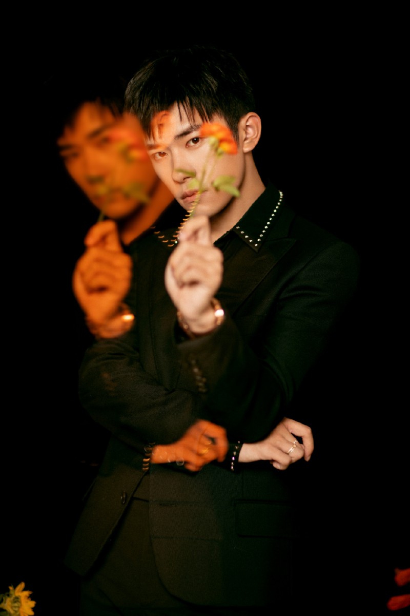 有流量这个标签不用撕掉,因为那也不是我能控制的,这是他们(外界)对你的定义。但是有实力这个我是能把控的,我可以做到有或者没有,我当然想做有。 标签是别人赋予的,我们难以去控制;但实力、态度和努力生活的方式是自己的,我们可以尽力去做好~这么一番有意思的话,特别值得我们每个人借鉴 ❤️