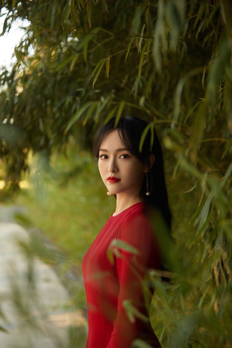 【蓝组 · 《2020中国电视好演员》男、女演员排行榜】 冠军由2020必追好剧《以家人之名》「神仙爸爸李海潮」涂松岩老师夺得~蓝组女榜冠军由近期产后复出的唐嫣斩获。