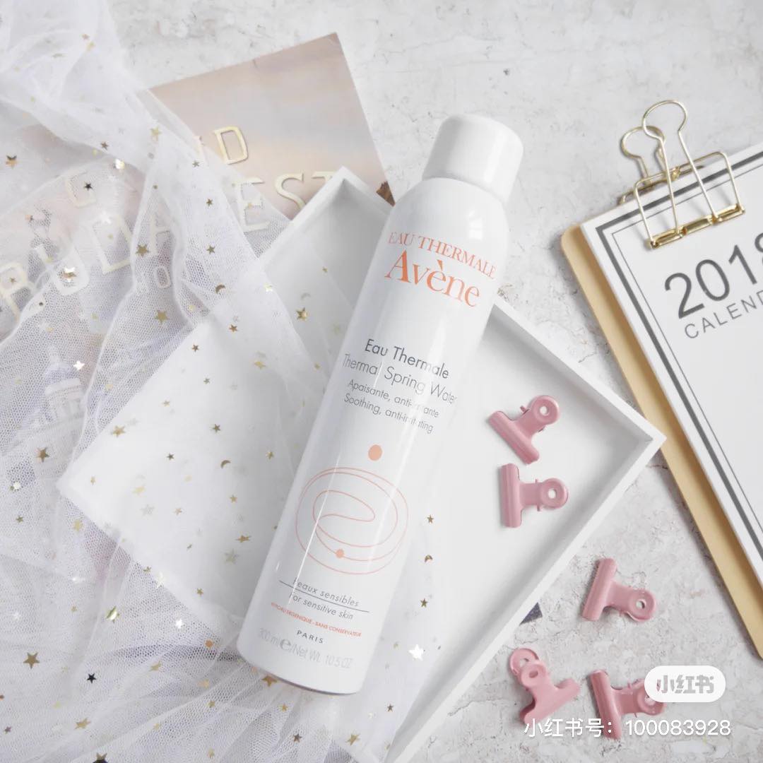 AVENE Thermal Spring Water 雅漾舒护活泉水喷雾（参考价格 RM108.88 / 3支装 x 300ml） >> 链接 特别适合敏感肌适用～有很好的补水效用之余，也能阻隔皮肤接触外来刺激。