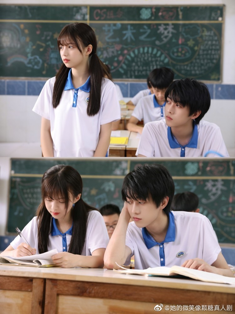 【2020年10月必追剧】《她的微笑像颗糖》| 领衔主演：陈翔宇、陈思宇、许颢、周琳聪、何夏昕 这部小成本制作的校园青春剧《她的微笑像颗糖》改编自同名小说和漫画；故事讲述原生家庭背景截然不同的徐静姝和楚攸宁，高中期间阴差阳错之下成了同桌。