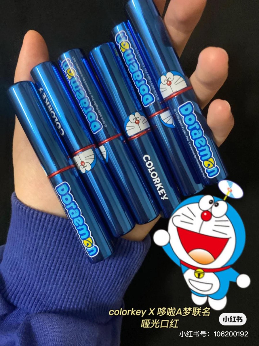 哑光口红的外壳设计童趣十足~相信哆啦A梦控都会忍不住想剁手啊!