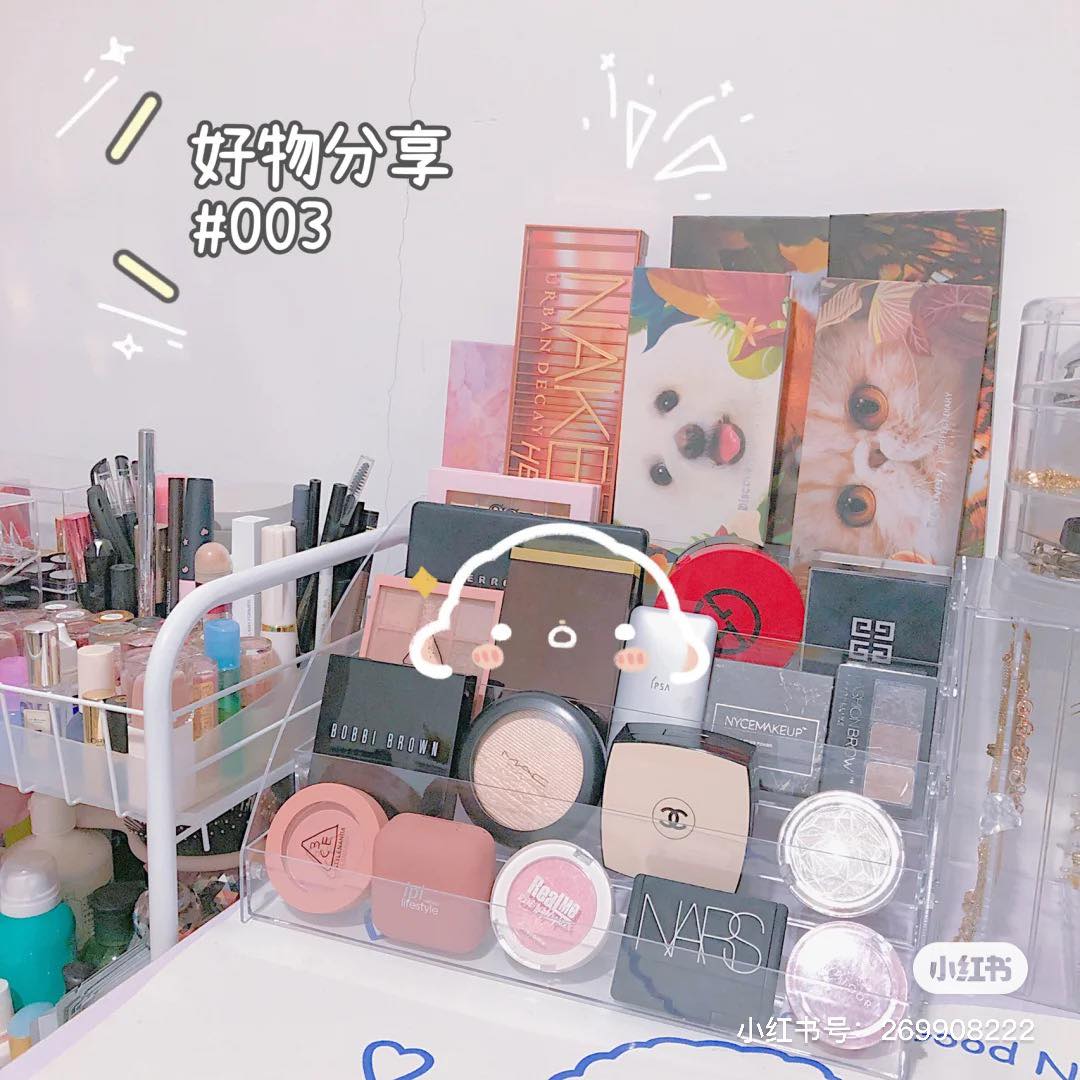 这款多功能透明亚克力展示架,除了可以收纳放置指甲油、口红,也可以当作眼影陈列架使用哦!RM15 - RM28 >> 链接