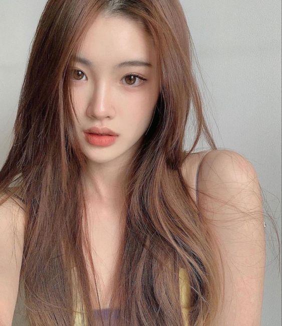 所以许多韩国欧尼、小红书小姐姐们更加推荐安全不烂脸的「棉片清洁法」，透过浸透有效洁肤成分的棉片来进行湿敷后温和去角质及二度清洁，使用起来特别方便～下面马上来和Girls推荐5款小红书上爆火的好口碑「清洁棉片」，都能在本地购买到唷：