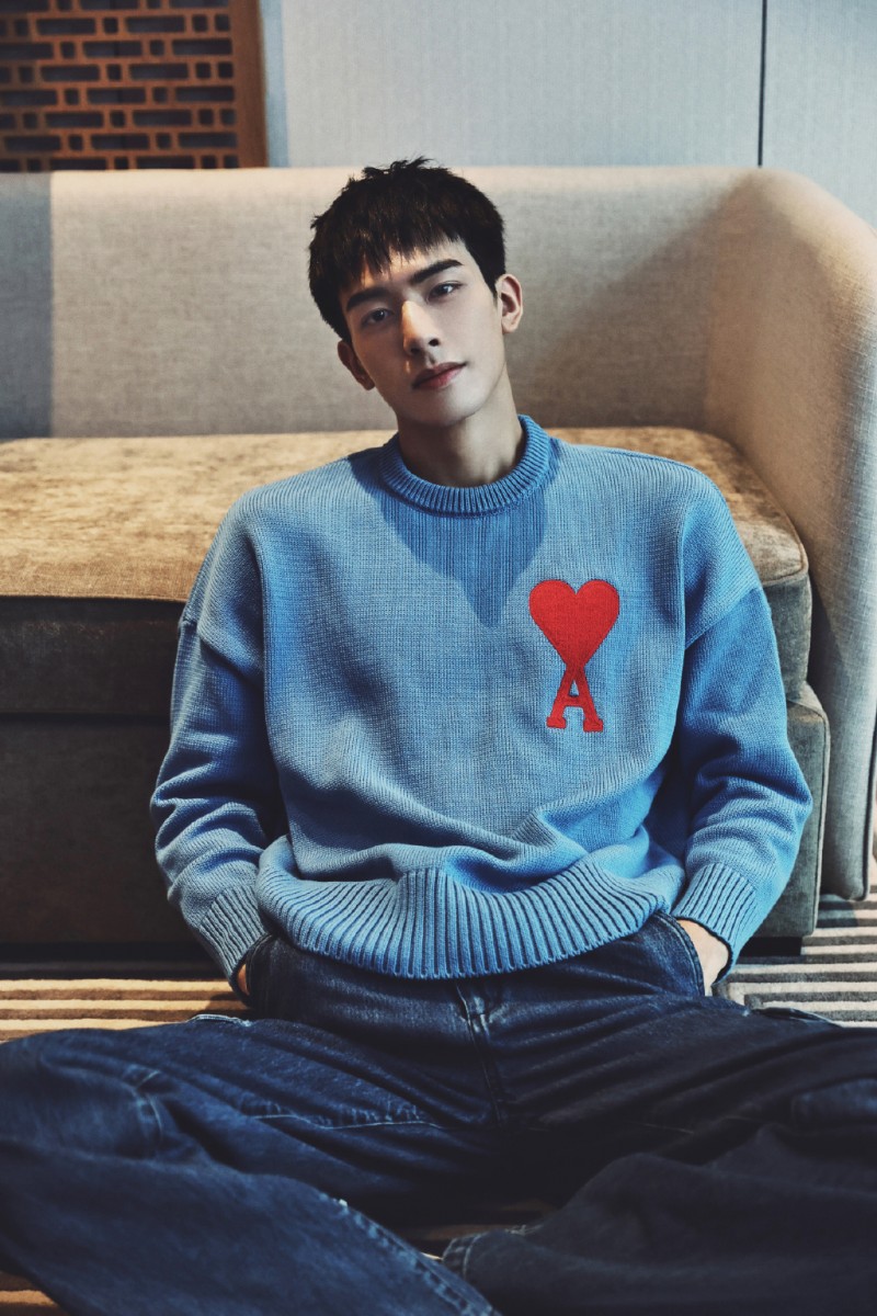 TOP 7 :宋威龙(霸屏指数 60.17) 宋威龙在今年的代表作包括《下一站是幸福》、《彼岸花》、《漂亮书生》、以及暑假档热度破表的《以家人之名》,是2020霸屏男神之一无误~目前他与井柏然主演的大IP剧集《张公案》正在如火如荼拍摄中,该剧中他饰演的「张屏」角色有很大发挥,期待他的表现!