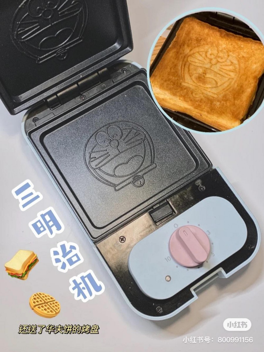 Doraemon x Joyoung 烤吐司早餐机(RM299)>> 链接 这款「三文治神器」不仅能用来烤吐司弄sandwich、烤waffle,烤盘还能用来煎食材,完美搞定1-2人份Big Breakfast!