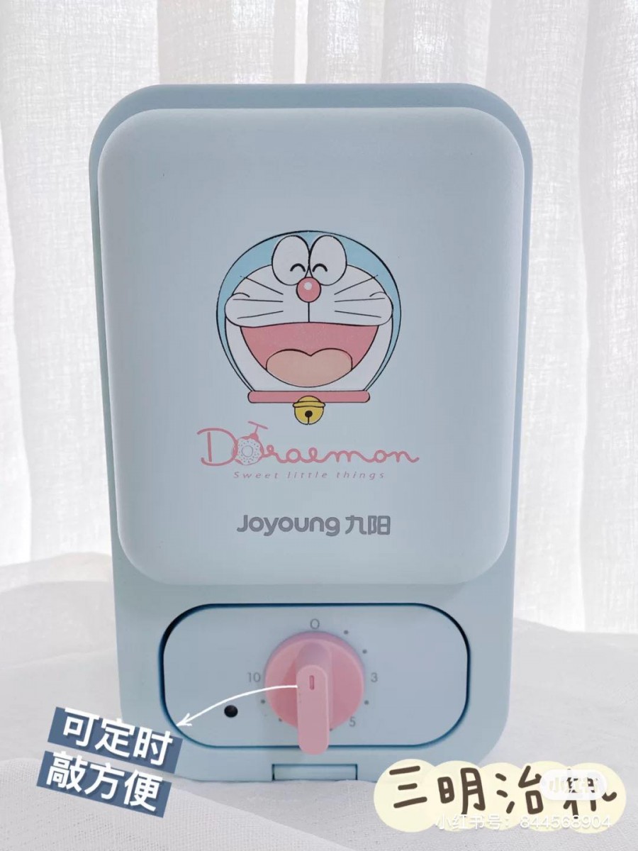 Doraemon x Joyoung 烤吐司早餐机(RM299)>> 链接 这款「三文治神器」不仅能用来烤吐司弄sandwich、烤waffle,烤盘还能用来煎食材,完美搞定1-2人份Big Breakfast!