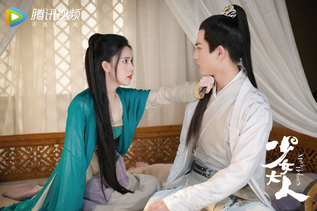 ✨《少女大人》| 总计播放量 5.1亿 新晋优秀演员陈瑶和张凌赫主演的《少女大人》今年8月开播,是近期虽然没有大火弹整体口碑很不错的好看古装甜宠剧。故事讲述惨遭灭门之灾的女主角苏瓷女扮男装,隐姓埋名,独自入京城追查事件背后真相。过程中她结识了破案能力超群、真实身份为齐王的裴昭,以及飞云山庄少庄主谢北溟和毒王之女董如双;四人探案小分队在侦破一桩桩案件的同时危险也逐渐逼近,真相、爱情、友情、亲情等重重考验接踵而来…