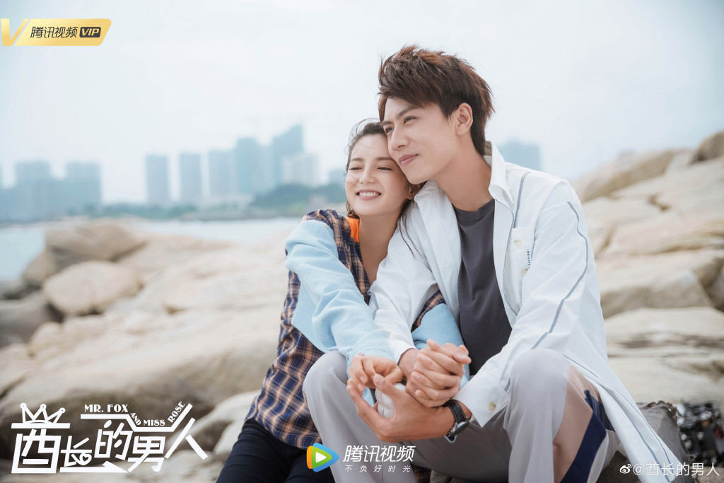✨《酋长的男人》| 总计播放量 9.7亿 《酋长的男人》相信很多Girls都还没看过,但这部在小红书和豆瓣上收获了很多好评呢!故事讲述来自神秘原始部落的女酋长与腹黑精英都市男因故邂逅,两个完全不同的“物种”意外相遇互相驯服的故事~剧中女主星月因男主高振赫变得适应现代社会、男主因女主显露出腹黑假面下藏着的善良本性,够沙雕、特快乐、够甜蜜的剧情在无时无刻撒狗粮之余,还充满了欢笑与温情~是部没有爆火弹口碑很好的必追甜宠剧!