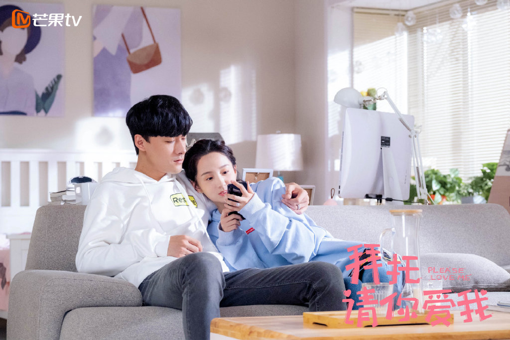 ✨《拜托,请你爱我》| 总计播放量 8.5亿 由张雨剑、许晓诺领衔主演的《拜托,请你爱我》,讲述了人气流量小生易涵阴差阳错邂逅背景天差地别、八竿子打不着的美甲小妹裴呦呦。俩人在一场策划已久的偷拍事件产生的蝴蝶效应下无奈签订婚姻契约,纠缠相处间彼此逐渐动心~是甜戏很到位、CP感上头又耐看的一部超下饭甜宠剧。