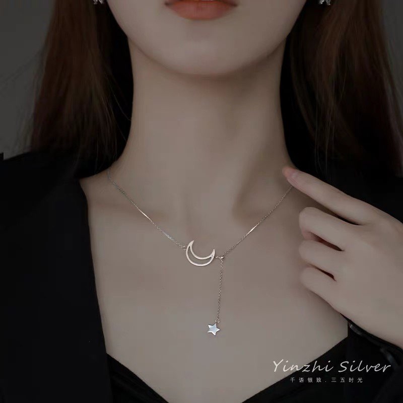 ✨「星月」极简锁骨链（未包邮约RM38）>> 链接 和阿编一样对星月元素情有独钟的Girls，这款高CP值项链很值得入手哇～