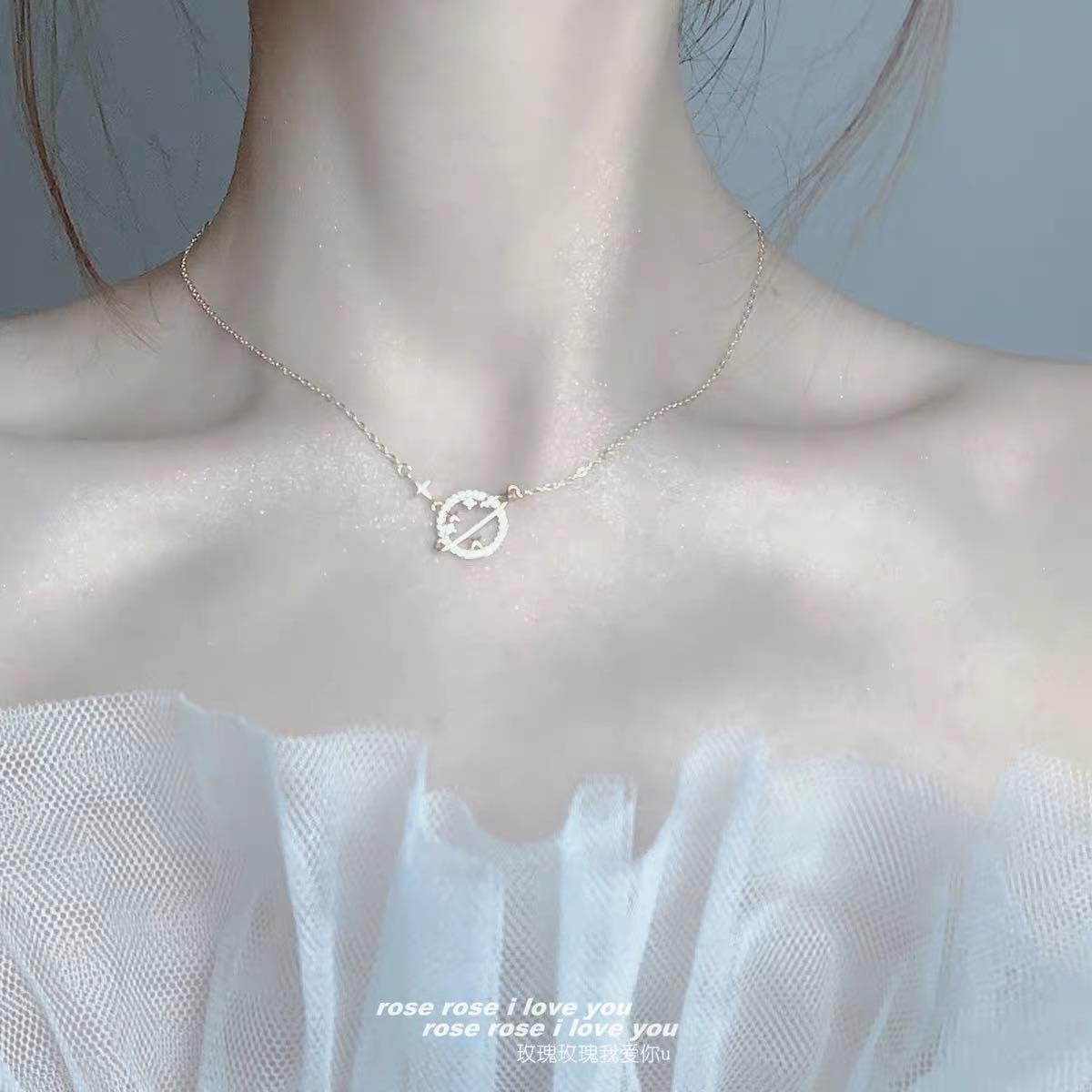 ✨「银河星辰」金色星球锁骨链（未包邮约RM55）>> 链接 有着「把银河星辰送给你」的浪漫寓意；镂空设计的星球吊坠太仙气啦！