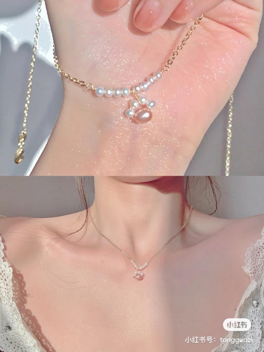 ✨「小猫爪」珍珠吊坠锁骨链（未包邮约RM38）>> 链接 今年特别流行小珍珠元素～这款用来做成小猫爪设计可爱又不失优雅质感！是小红书上很火的款式呢～