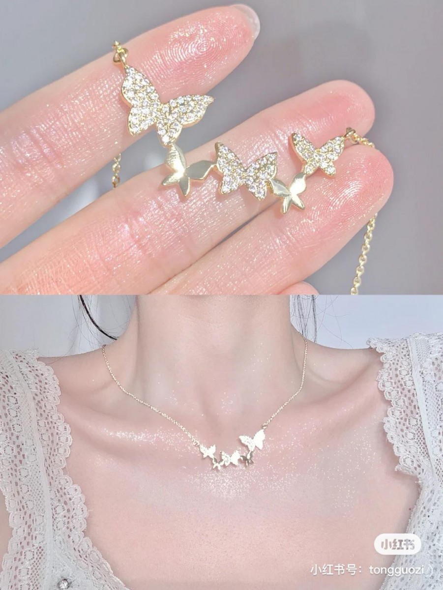 ✨「轻奢风」蝴蝶锁骨链（未包邮约RM48）>> 链接 大小蝴蝶相间、还有闪闪的镐石点缀～喜欢轻奢风格或不想和别人撞款的话，这款真的很值得Pick！