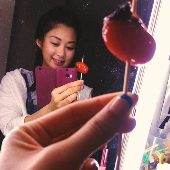 ✨ 番茄加热 日本肠道医生威松生恒夫曾解释,番茄加热之后其中蕴含的茄红素可以更快速被身体吸收,从而新陈代谢和刮油燃脂效果更加倍!最简单的料理方式是,在番茄上划几刀后,放到微波炉里加热1分钟半即可食用~加到沙拉里也是很不错的选择哟~