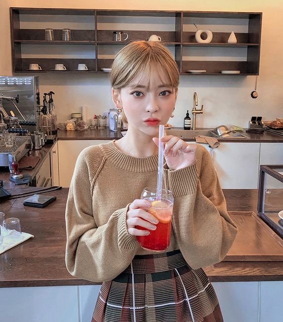 ✨ 每日饮用番茄汁 · 小肚子肉肉狂减50%! Nutrition Journal研究指出,连续2个月每天和280ml(大约一个马克杯)番茄汁,小肚子脂肪高效减一半!该瘦身饮食实验找来了30位岁数介于20-30之间、BMI指数达20的女生,在为期2个月的实验中她们每日都会饮用番茄汁,短短2个月内困扰众多女生的「腹部脂肪」狂减了百分之五十~