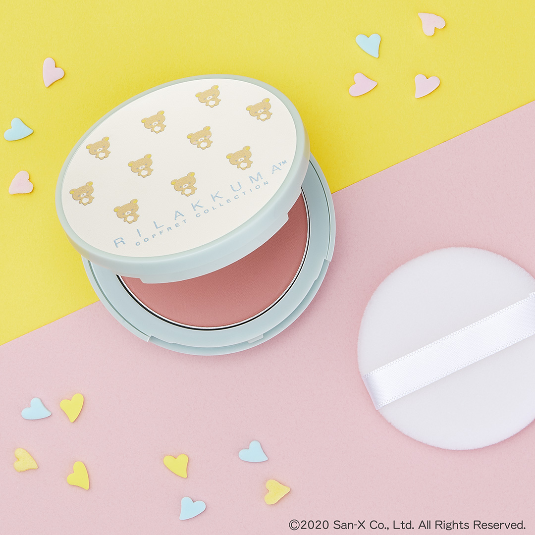 C赏:自然血色腮红 自然的血色感涂上后百搭又有气色,是女生们日常必备的绝不踩雷色~腮红粉饼盒打开后内附补妆镜、以及将粉扑隔开的小夹层,设计特别贴心~