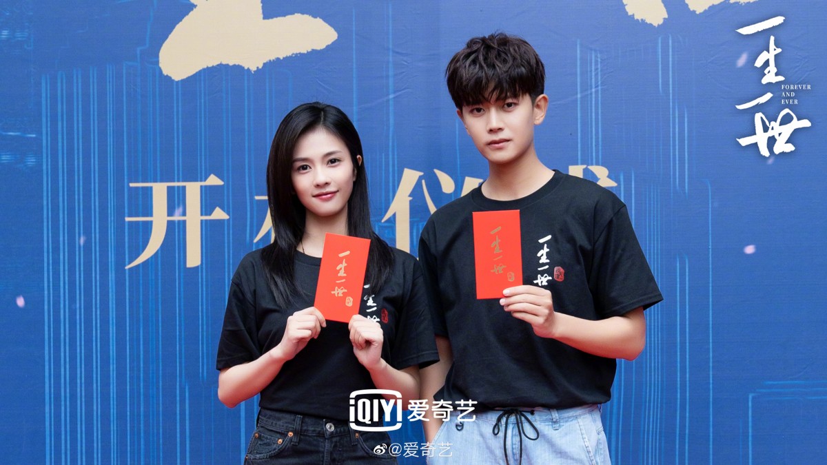 ✨ 任嘉伦 x 白鹿《一生一世》 任嘉伦与白鹿合作的新剧《一生一世》翻拍自小说《一生一世美人骨》,剧本由作者本人操刀进行改编。剧情讲述配音演员时宜与化学教授周生辰横跨前世今生的爱恋,颜值演技齐飞的俩人会擦出什么样的荧幕CP火花,大家一起拭目以待~