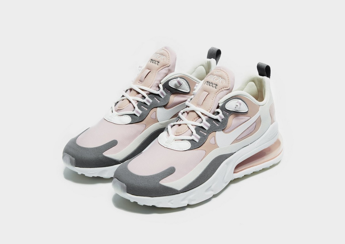 Nike Air Max 270 React 棉花糖粉白灰拼色 | 原价 RM430 ? 双十一优惠价 RM344 >> (点击我查看更多购买详情) 厚鞋垫穿上轻松视觉增高、拉长腿部比例,棉花糖粉白x灰拼色设计甜美不失率性!