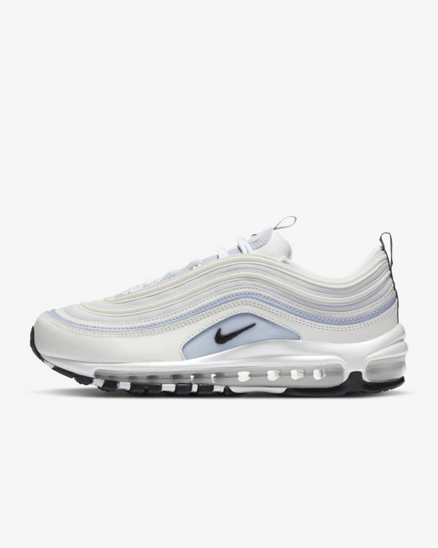 Nike Air Max 97 Essential 冰白蓝色 | 原价 RM705 ? 双十一优惠价 RM489 >> (点击我查看更多购买详情) Nike Air Max 97独有的流畅线条感设计,加上可盐可甜魅力十足的冰白蓝色,这双绝对是Girls本季最值得入的一款啊!