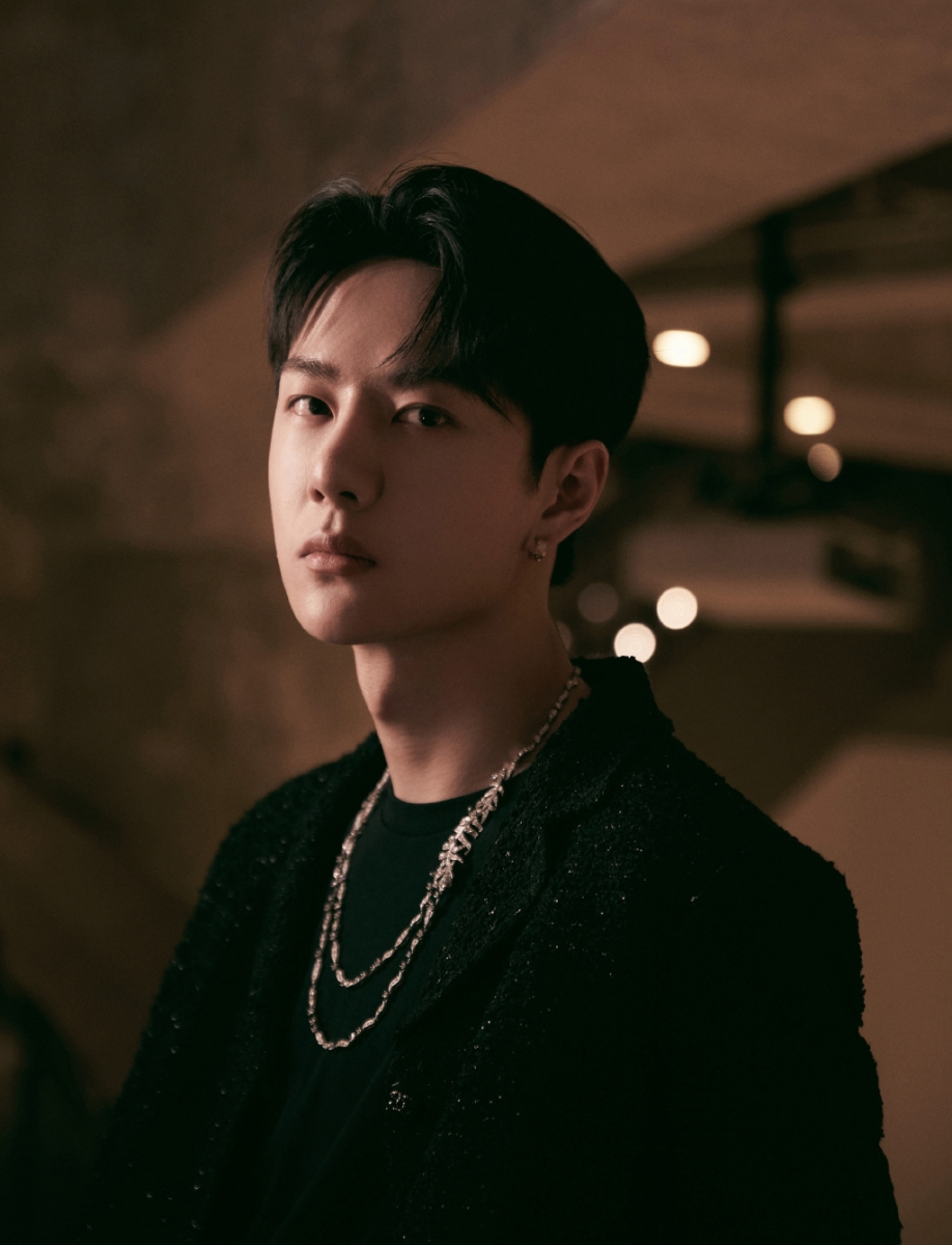 王一博 2021新剧:《冰雨火》、《有翡》 目前进组拍摄古装大剧《风起洛阳》的王一博,其主演的古装剧《有翡》和现代缉毒剧《冰雨火》都已经陆续释出精彩预告;从耶啵接演的剧集类型可见他一直在尝试不同戏路、挑战不同的人物角色,大家一起对他的未来表现拭目以待吧!