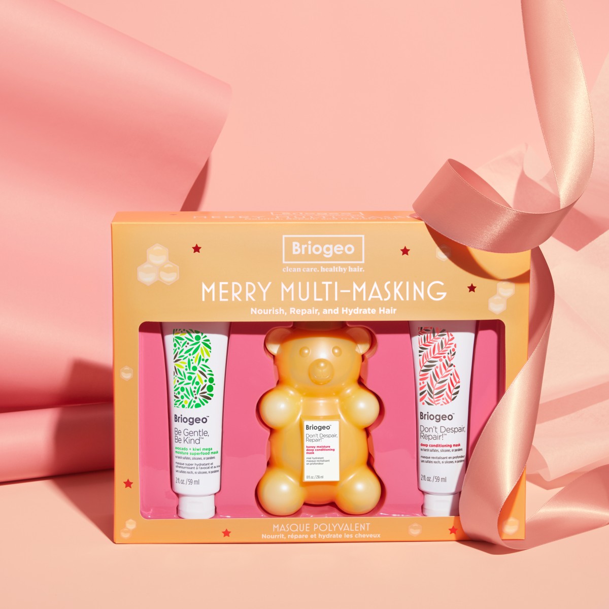 美国明星洗护品牌BRIOGEO这次推出的Merry Multi-Masking护发礼盒包括了3款蕴含蜂蜜、牛油果等天然萃取的护发膜,正中央的Gummy Bear包装Don’t Despair, Repair!™ Honey Moisture Deep Conditioning Mask可爱破表!?