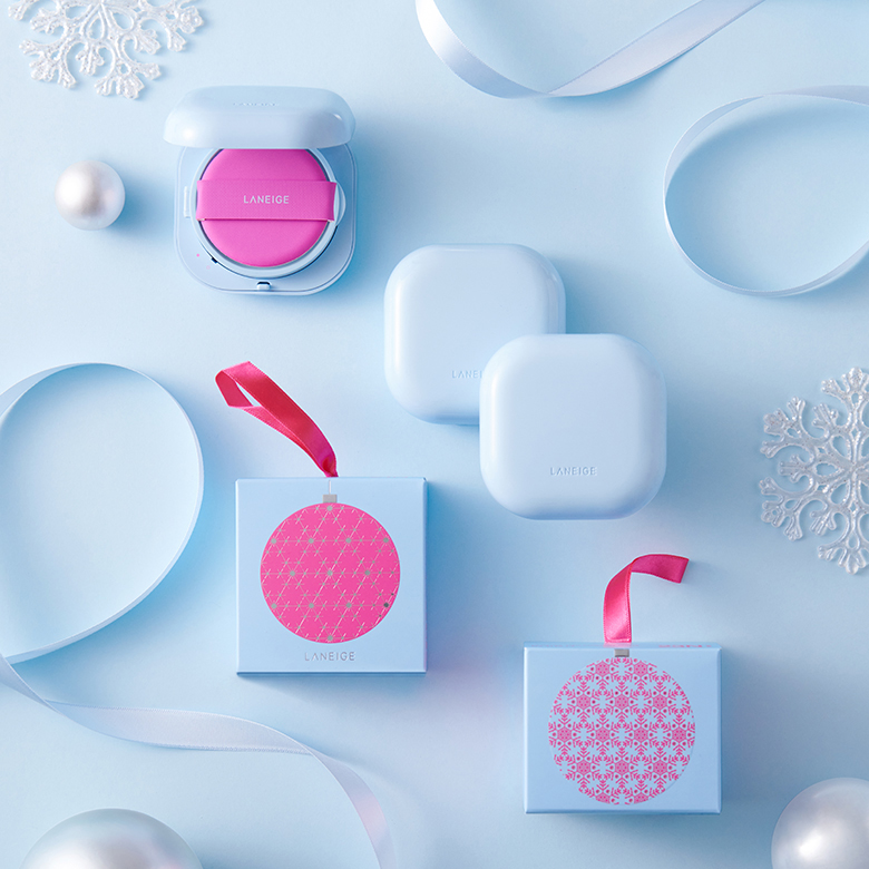 Laneige Celebrate Holiday 2020 Laneige家最新Neo Cushion小方块气垫主打妆效持久、超级小清新的宝宝粉色和薄荷绿色设计让其一推出即爆火!今年Celebrate Holiday 2020节日限定系列中除了会有高CP值护肤品套装... Neo Cushion也重磅推出唯美破表「宝宝蓝色限定款」~蓝色控绝对被美晕啊!
