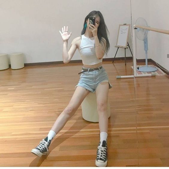 全网爆火的德国健身网红帕梅拉Pamela Reif月前在小红书上开通了个人帐号;其中一条「小红书独家放送瘦腿运动」刚上线不久即收获超过10万收藏,有粉丝跟练后表示2周腿部就有感变紧实了呢~下面马上来给女生们详解帕姐瘦腿秘籍,一起练出让人羡慕的修长纤细铅笔腿吧: