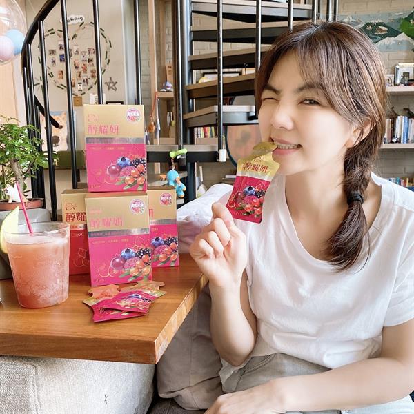 1、DV醇耀妍 >> 点我前往 「别让年龄限制你的光芒！」Ella、贾静雯力推养颜beauty drink，一日一饮喝出冻龄美颜好气色！ ? 满额送价值RM187豪礼 ? 双11限定组合送Ella亲笔签名版DV醇耀妍，限量60组先下单先得