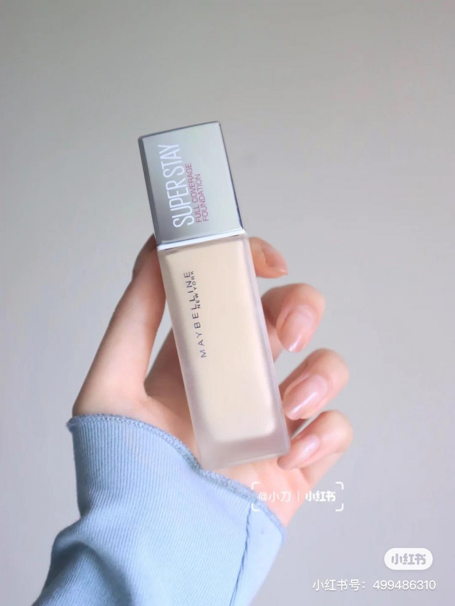 Maybelline Superstay 24H Ful Coverage Foundation 粉底液（RM29） >> 链接 集「平价、持妆、轻薄、持久」优点于一身的一款粉底液，戴口罩也不脱妆！大油皮带妆超过6小时也不怎么脱妆。虽然主打遮瑕持久，但完全不会厚干，透过研磨技术让粉质细腻程度提升40%，妆效很轻薄+自然贴合肌肤，瞬间磨皮！