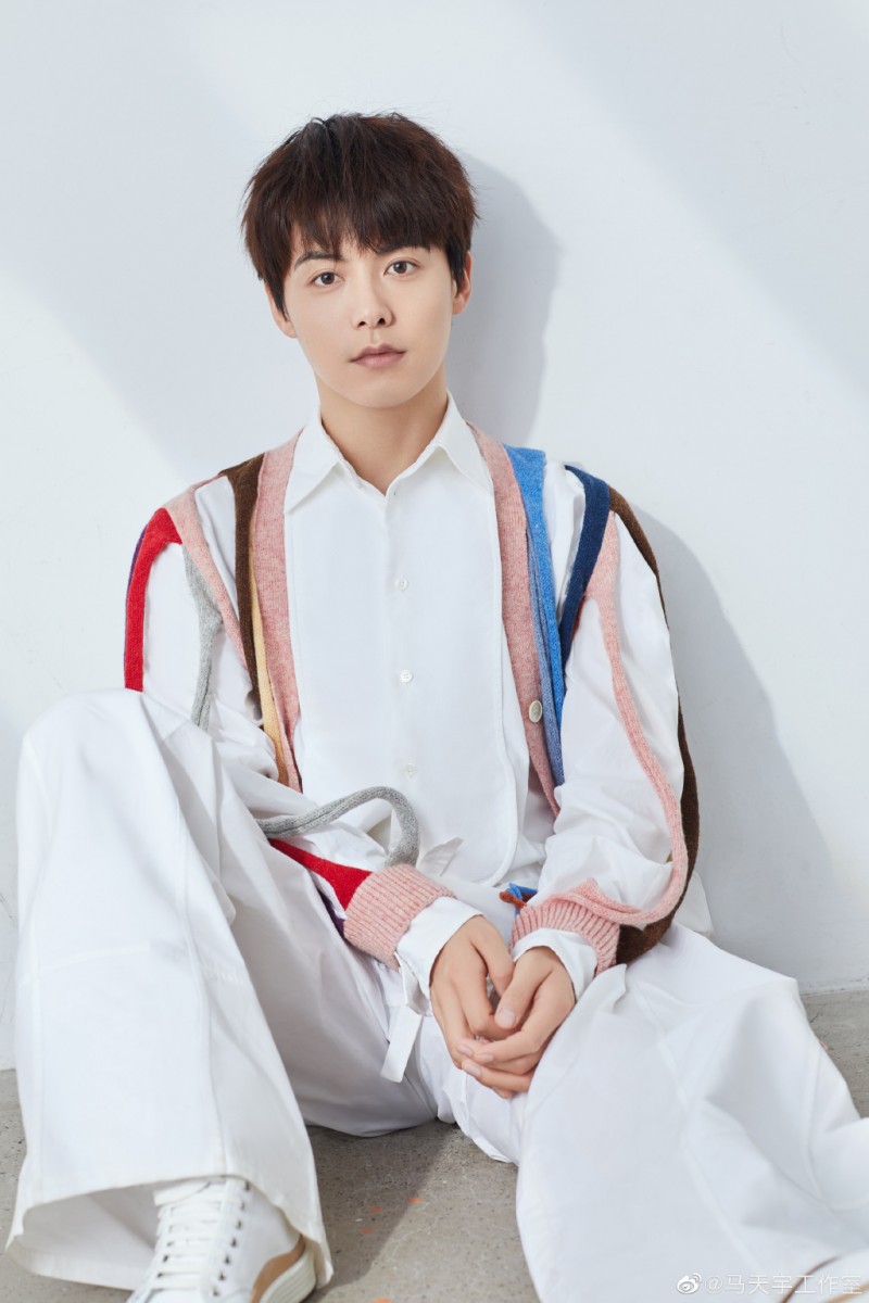 TOP 10 :马天宇(人气榜成绩:47,729) 相比起去年两部剧《流淌的美好时光》与《我的莫格利男孩》接连开播,马天宇今年与观众见面的作品甚少,仅有一部于今年9月播出的《最美逆行者》~ 他与戚薇领衔主演的《你好,安怡》去年3月已释出预告,但目前开播日期依然有待确定。期待陆续会看到更多马天宇的好作品!