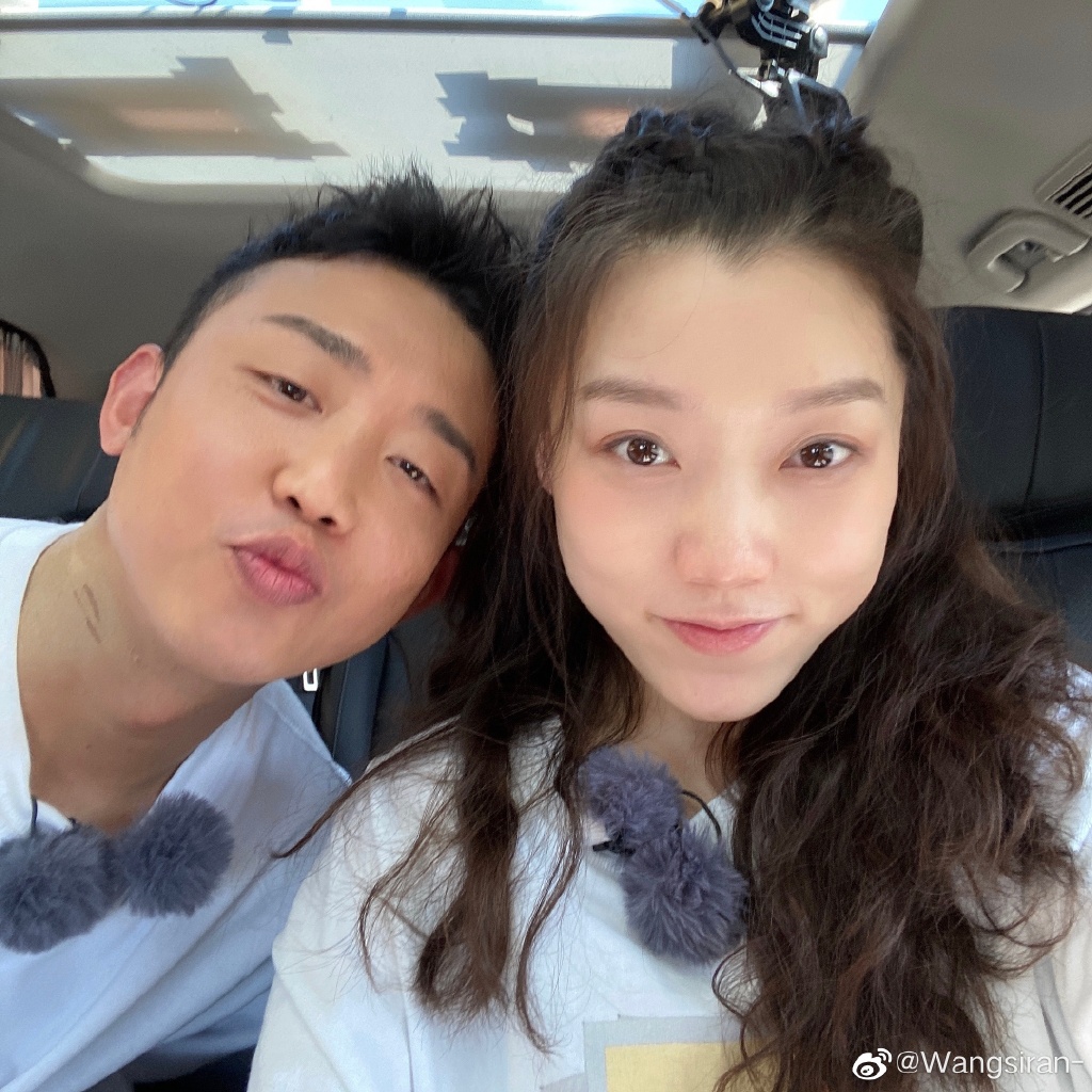 给新生儿子柚柚的日记中,GAI寄语儿子希望他平安快乐成长之余,也超宠妻表示自己很爱儿子、但会爱辛苦孕育生命的老婆更多更多~并希望未来的日子里儿子可以和爸爸一起守护妈妈...一字一句间对老婆的疼爱和体恤表露无遗。阿编看到这段时莫名感动到想喷泪啊 ?❤️