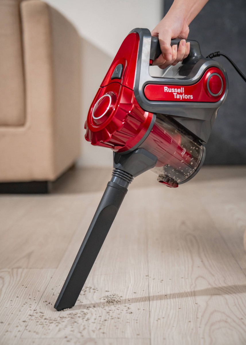 【轻携式吸尘机】 传统设计的吸尘机体积比较「大块头」难收纳～这种轻携式的手持吸尘机相对来说方便不少！绝对是「入手不亏」的居家必备好物～ Russell Taylors 手持吸尘机 | 原价 RM 350 ? 双十一优惠价 RM109.99 >> （点击我查看购买链接） Russell Taylors 无线手持吸尘机 | 原价 RM 600 ? 双十一优惠价 RM259.99 >> （点击我查看购买链接）