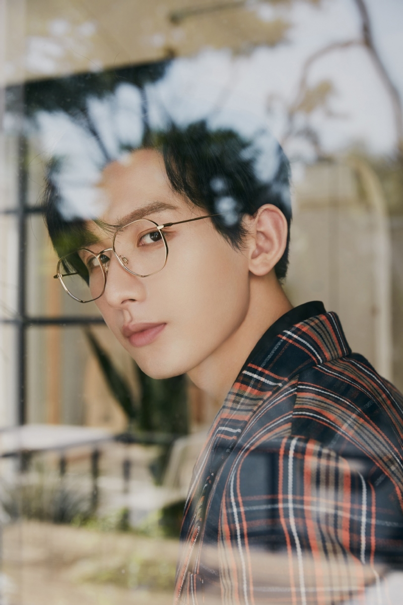 TOP 4 ：成毅 （艺人新媒体指数：8.28） 今年但凡看过《琉璃》的观众都绝对逃不掉「对成毅沦陷」的命运（笑）～作为古偶男主天花板的「小凤凰」禹司凤表现实在太圈粉，另外在《长安诺》中也力展超强演技。刚拍完《梦醒长安》不久他便再携手张予曦官宣主演另一部新剧《南风知我意》，期待成毅男神继续走花路啊！