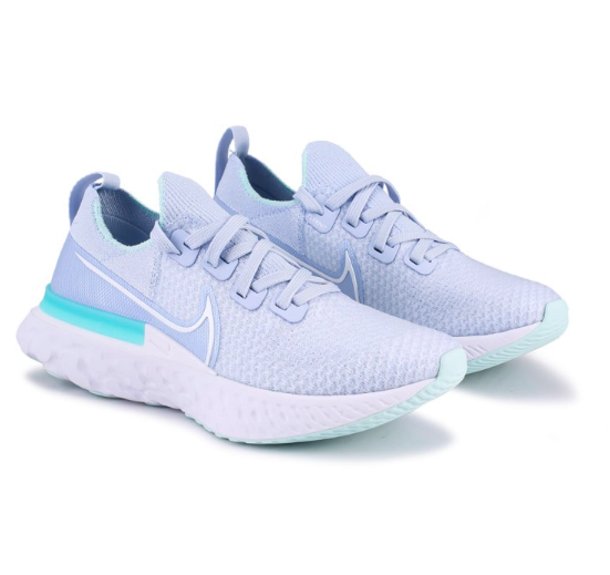 Nike React Infinity Run Flyknit 清新云朵蓝色 | 原价 RM649 ? 双十一优惠价 RM612.90 >> (点击我查看更多购买详情) 云朵蓝色球鞋今年真的超夯呢!这款清新蓝色系Nike React Infinity Run Flyknit有着缓冲能力很好的中底设计、透气性良好的鞋面,无论是廓形设计感或穿着舒适感都很优~