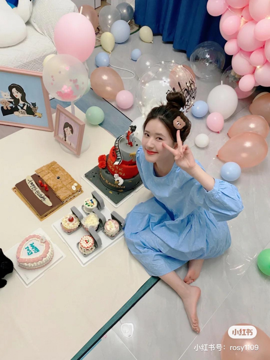 阿编发现此前女神赵露思生日时也跟上过这波热潮呢~♡ 甜品控女孩们看过来!今天来给大家推荐7家Instagram上颇具知名度的7家本地韩式蛋糕网店,在他们这里都能预定到类似的便当盒蛋糕唷~