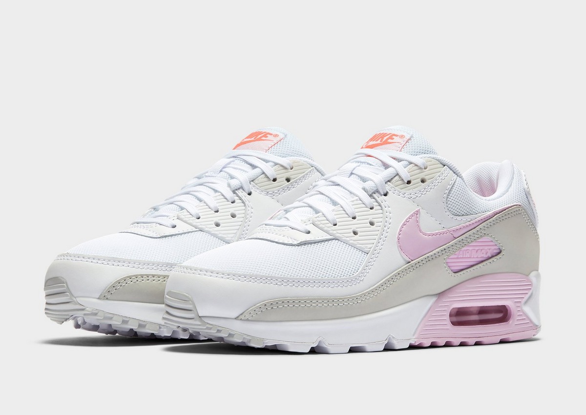 Nike Air Max 90 奶霜白 x 香芋紫色 | 原价 RM579 ? 双十一优惠价 RM463.20 >> (点击我查看更多购买详情) 鞋身部分从清浅米白色和奶油色,再过渡到清新柔和的香芋紫色,简约得来又十分醒目!