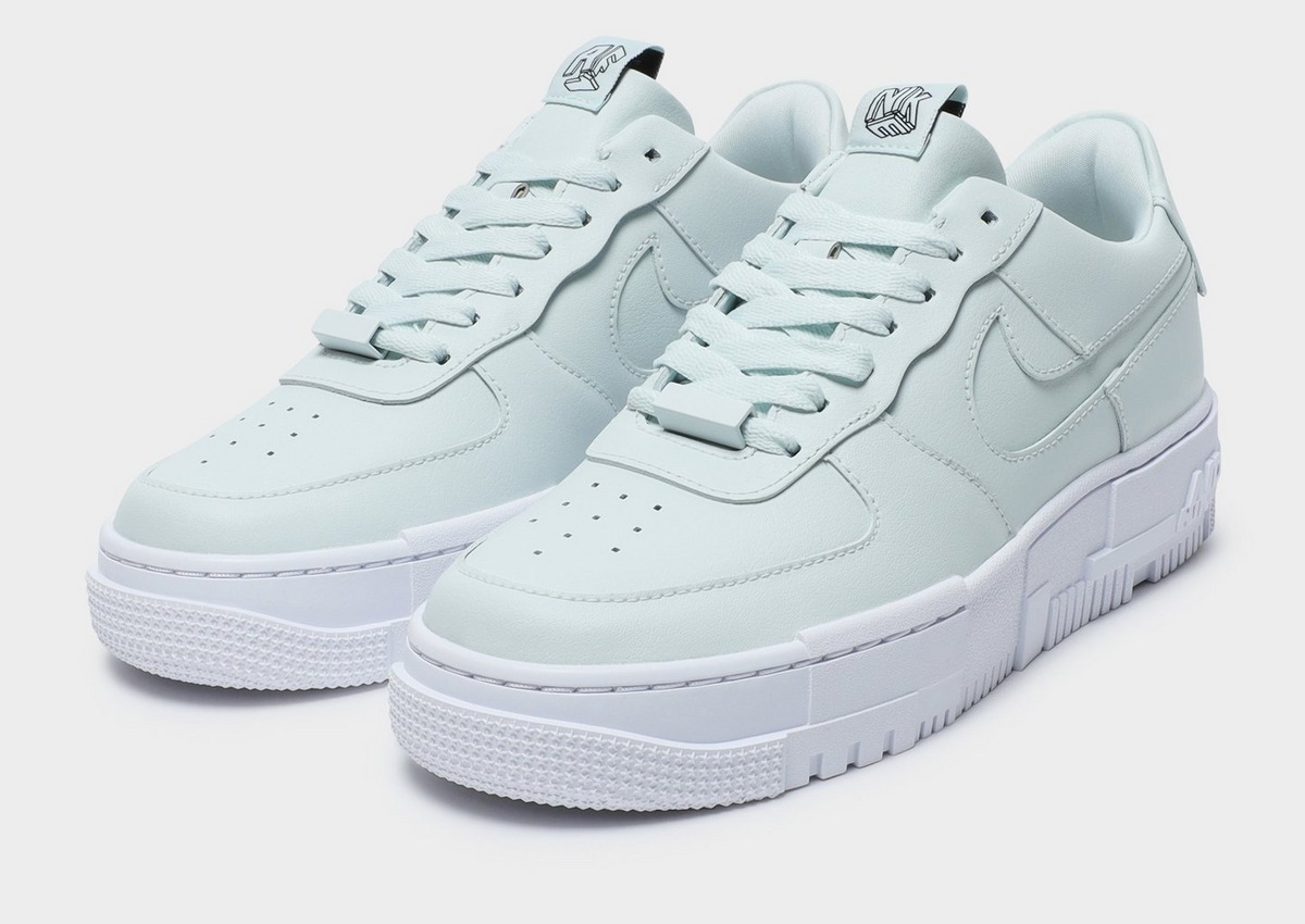 Nike Air Force 1 Pixel 小清新奶霜薄荷绿色 | RM415 >> (点击我查看更多购买详情) 梦幻小清新的「奶霜薄荷绿色」超级柔和+减龄!