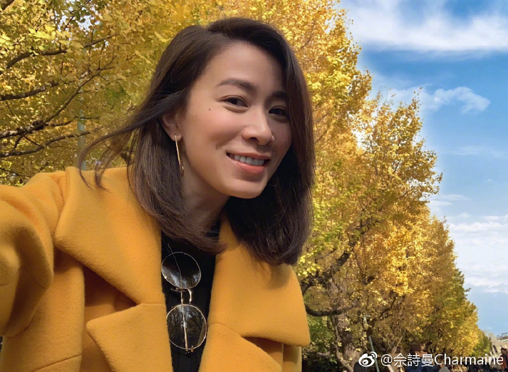 佘诗曼冻龄保养秘诀(一):日饮8杯水 想要冻龄不能只注重外在保湿,体内水分时刻充足才是皮肤自然水嫩透亮的关键!佘诗曼日常中每天都会养成至少喝足8杯水的好器官,避免缺水、确保基础代谢顺畅。