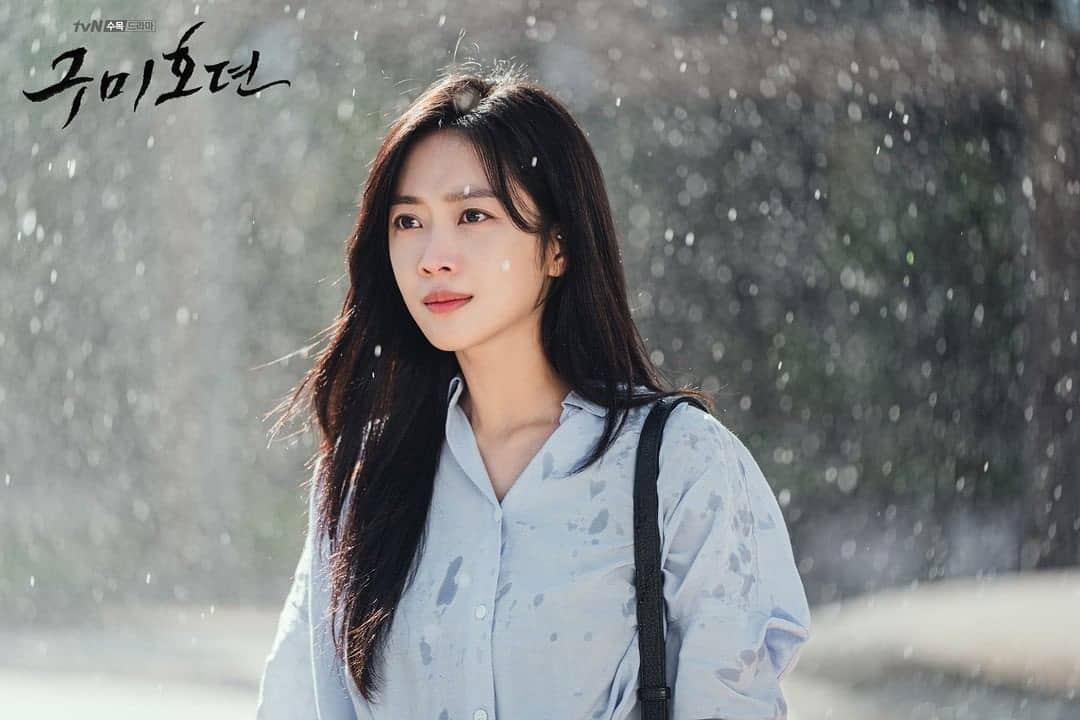 此外她也分享过自己会准备一杯用带皮柠檬片+温热水泡成的柠檬水,在睡前喝下帮助达到身体酸碱平衡,同时还有助眠即提升新陈代谢效果。