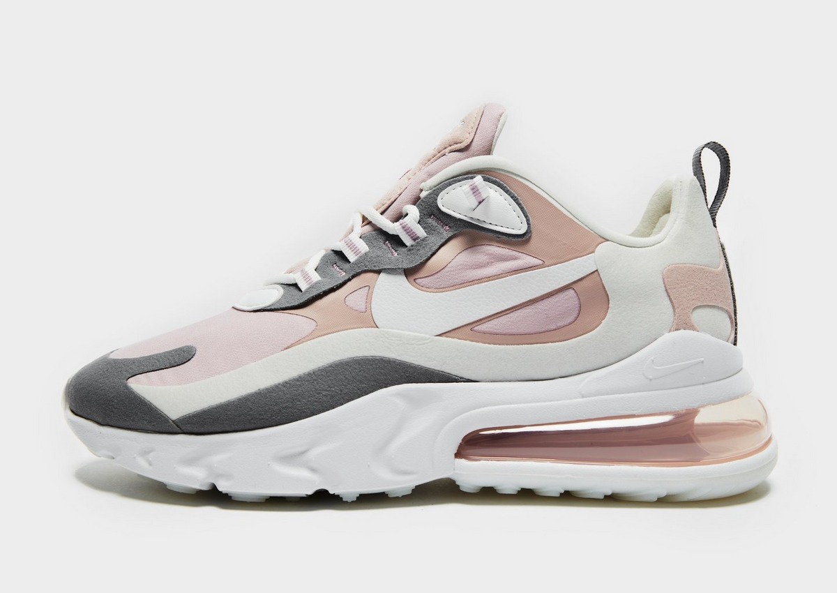 Nike Air Max 270 React 棉花糖粉白灰拼色 | 原价 RM430 ? 双十一优惠价 RM344 >> (点击我查看更多购买详情) 厚鞋垫穿上轻松视觉增高、拉长腿部比例,棉花糖粉白x灰拼色设计甜美不失率性!