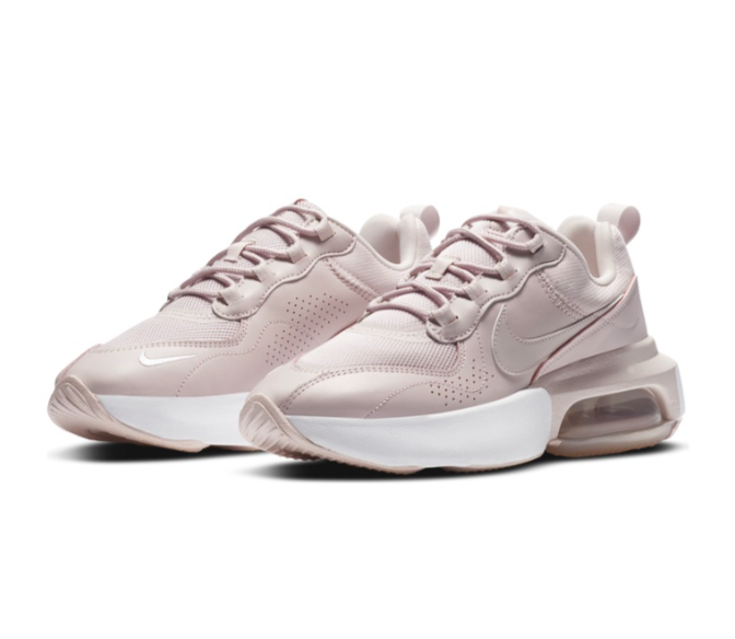 Nike Air Max Verona 温柔瑰粉色 | RM495 >> (点击我查看更多购买详情) 简约利落设计加上全柔粉色很是百搭,难怪先前一推出就掀起了女生们疯狂热议~