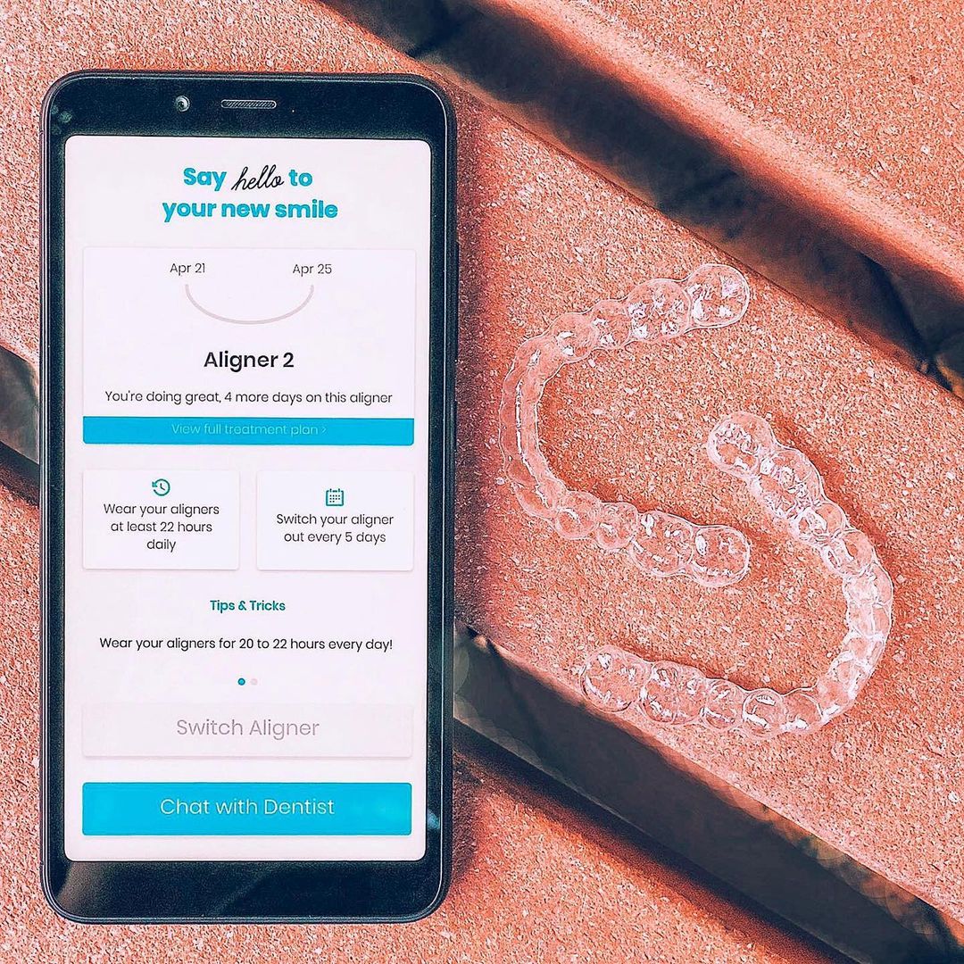zenyum 透过 APP 与专业牙医跟进你的矫正进度