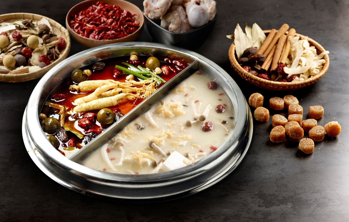 # 1 Beauty In The Pot 美滋锅 火锅控肯定不会不知道美滋锅吧?他们家The Gardens Mall现如今有提供外送服务,共有3种配套可选,最高可订到6-8Pax!很适合全家大小用餐或闺蜜姐妹聚会时点单享用~食材新鲜之余分量也超足,每款配套都有能选择2种汤底。 (外送)火锅订购方式:【点击查看详情和优惠】