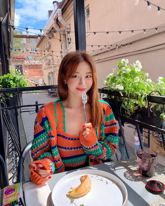 ✨ 星期日餐单： 早餐：苹果半颗、水煮蛋2颗 午餐：花椰菜适量、鸡胸肉1片、樱桃/莓类水果6颗 零食：红萝卜（可生吃/水煮）、黄瓜半根 晚餐：番薯1个、生菜沙拉、鸡胸肉1片樱桃/莓类水果6颗