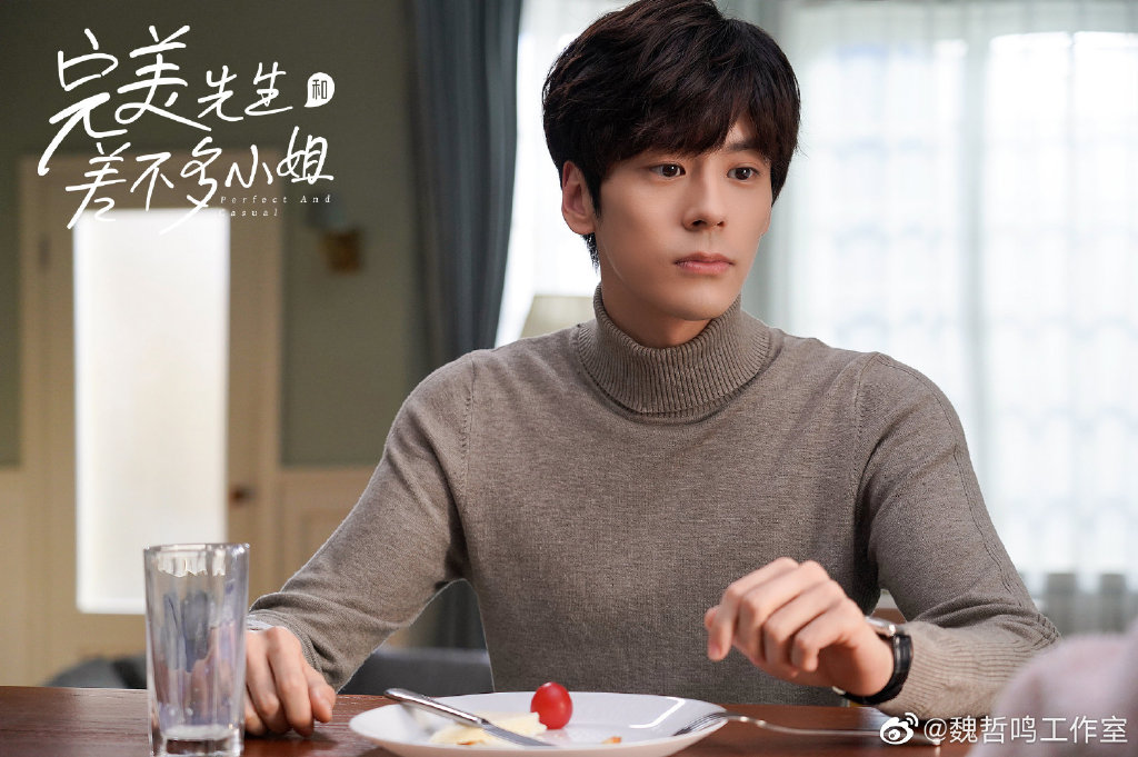✨ 魏哲鸣 | 2020已播代表作品:《下一站,是幸福》、《完美先生和差不多小姐》 1990年生的魏哲鸣在《下一站,是幸福》饰演的配角「常欢」圈粉不少,和丛笑组成的欢喜冤家CP颇受关注。不久前他和徐若晗领衔主演的《完美先生和差不多小姐》被誉为10月甜宠剧黑马,剧中演出的完美先生「章老师」不仅掳获“差不多小姐”云舒的芳心,也把剧迷们的心偷走了啦(笑)
