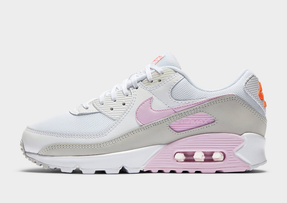 Nike Air Max 90 奶霜白 x 香芋紫色 | 原价 RM579 ? 双十一优惠价 RM463.20 >> (点击我查看更多购买详情) 鞋身部分从清浅米白色和奶油色,再过渡到清新柔和的香芋紫色,简约得来又十分醒目!