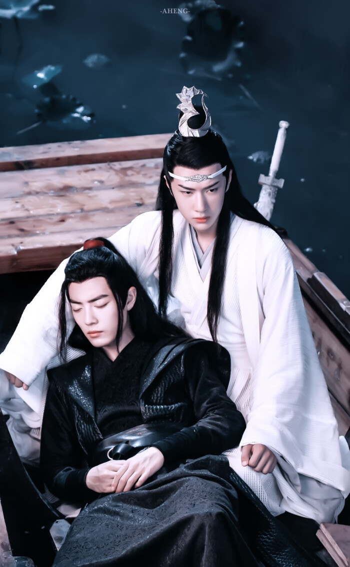 《陈情令》「忘羡CP」王一博、肖战 让人想在坑底躺平的《陈情令》忘羡CP上榜根本毫无悬念有木有（笑）！俩人在一次访问中都表示很期待可以再次合作，王一博当时还主动提出可以考虑合作警匪片：他警我匪、或者我警他匪；由衷希望肖战和王一博有机会再次同台演出或合作主演新作品，光幻想都觉得看点MAX啊～